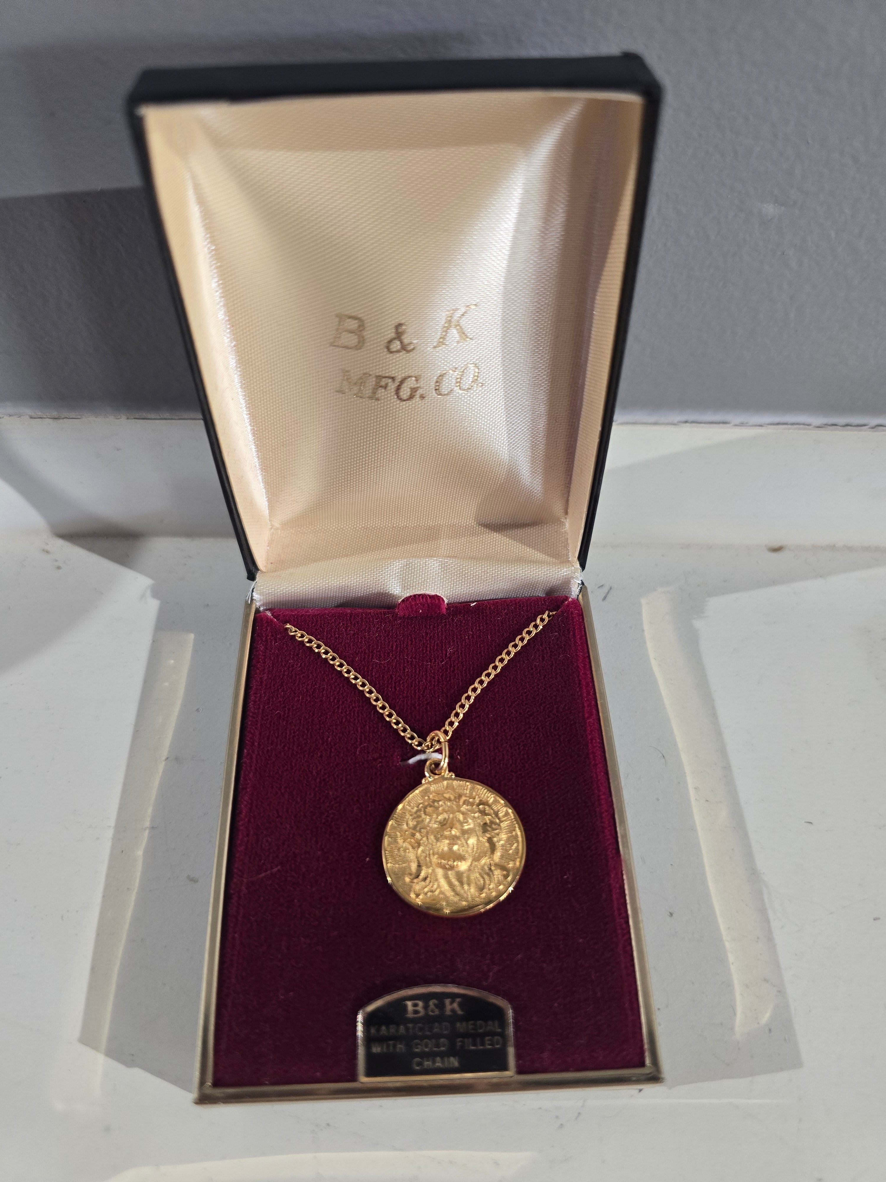 Vintage Karatclad Jesus Christ Holy Face Pendant Necklace