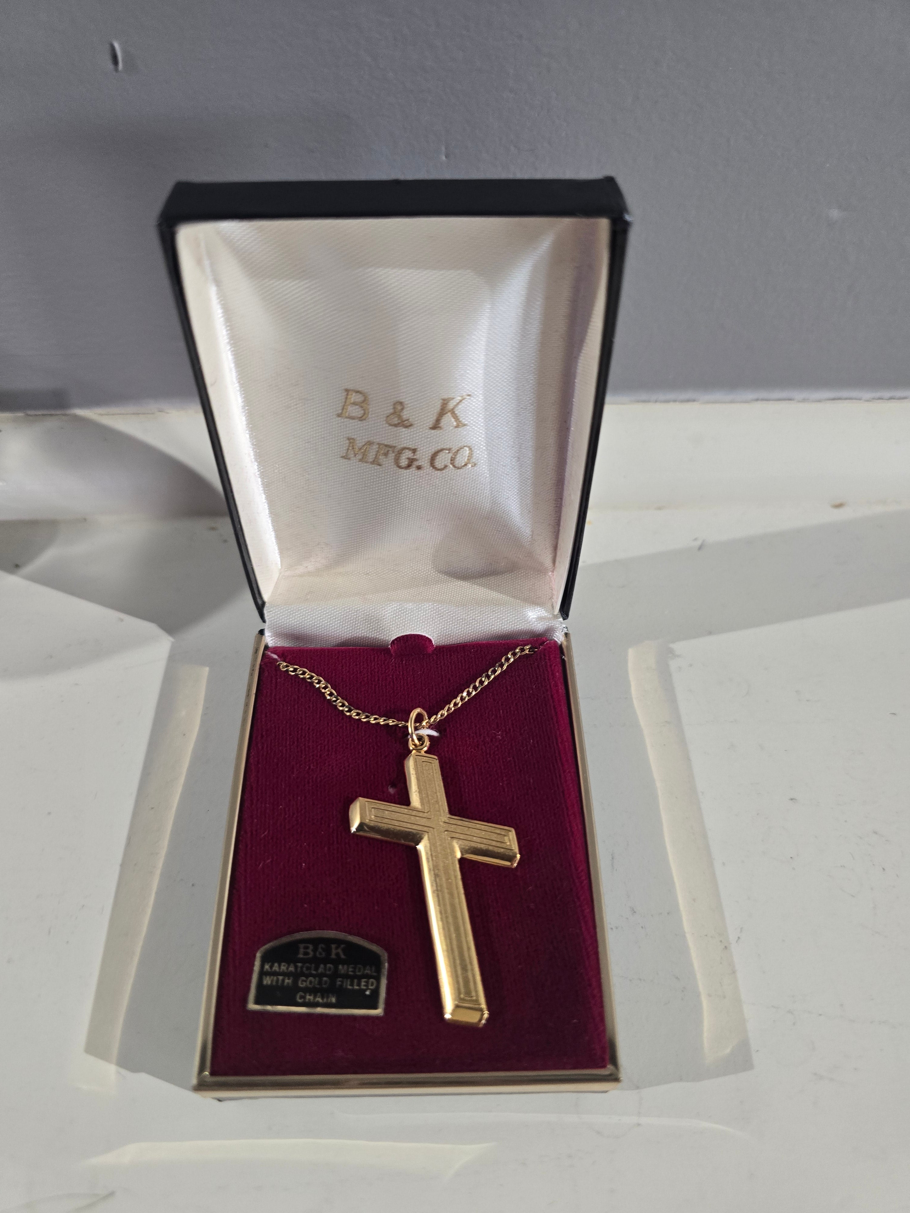 Vintage Striped Textured Cross Pendant Necklace