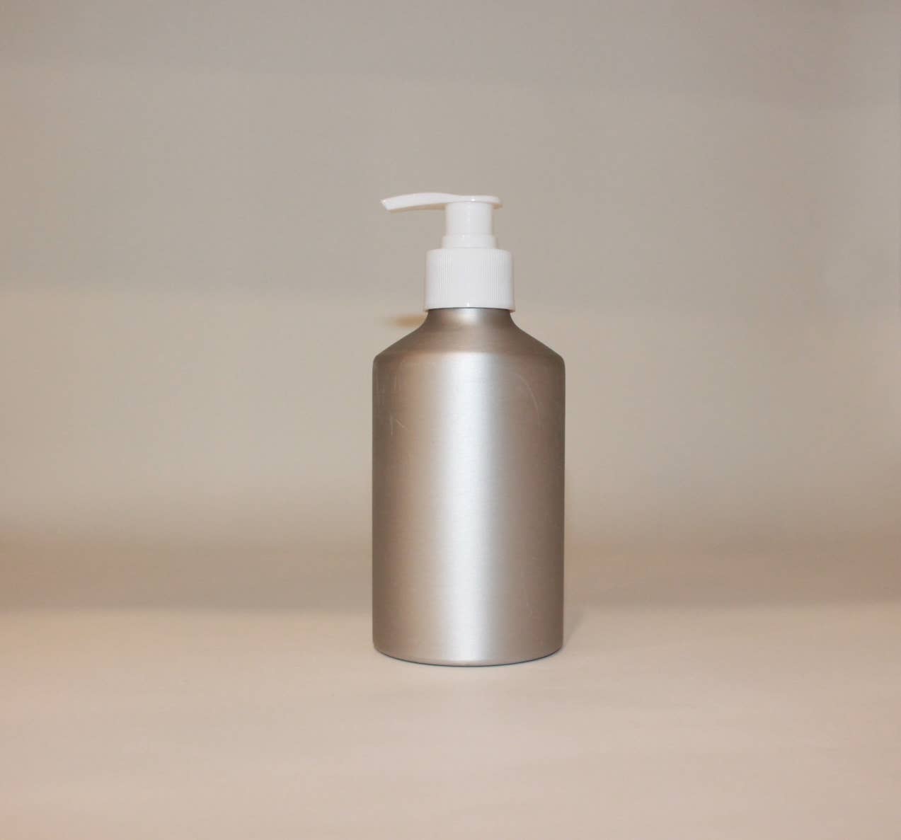 ALUMINUM BOTTLE WITH PUMP