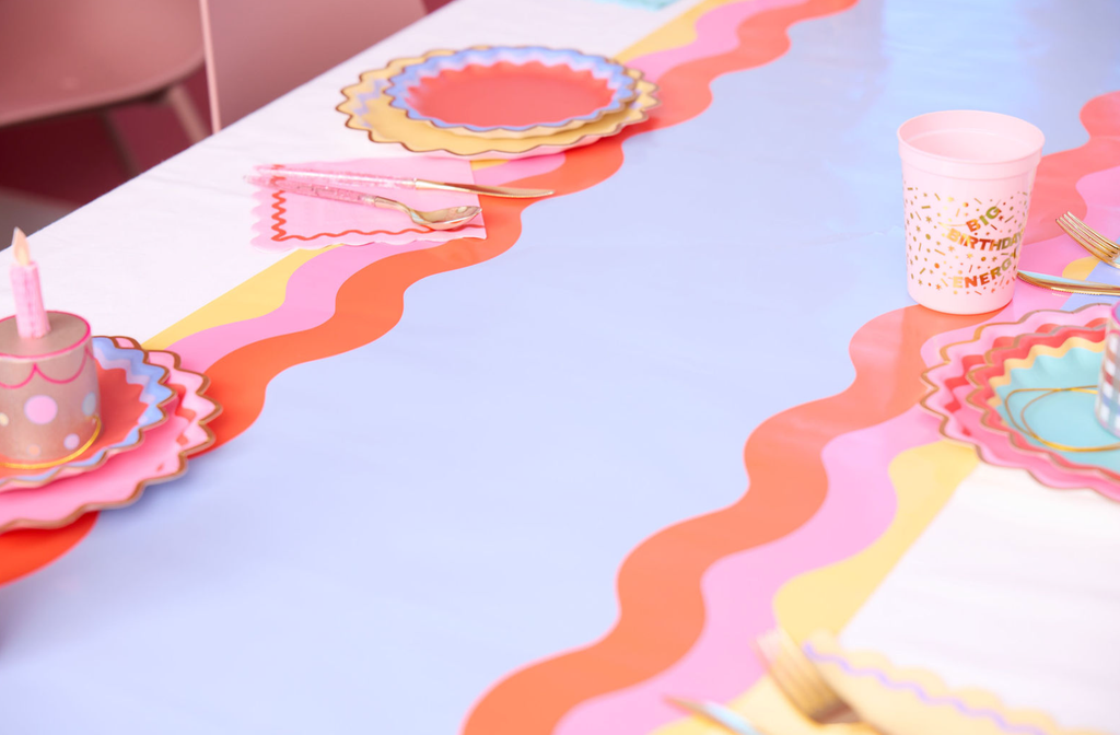 Scalloped Soiree Paper Table Runner