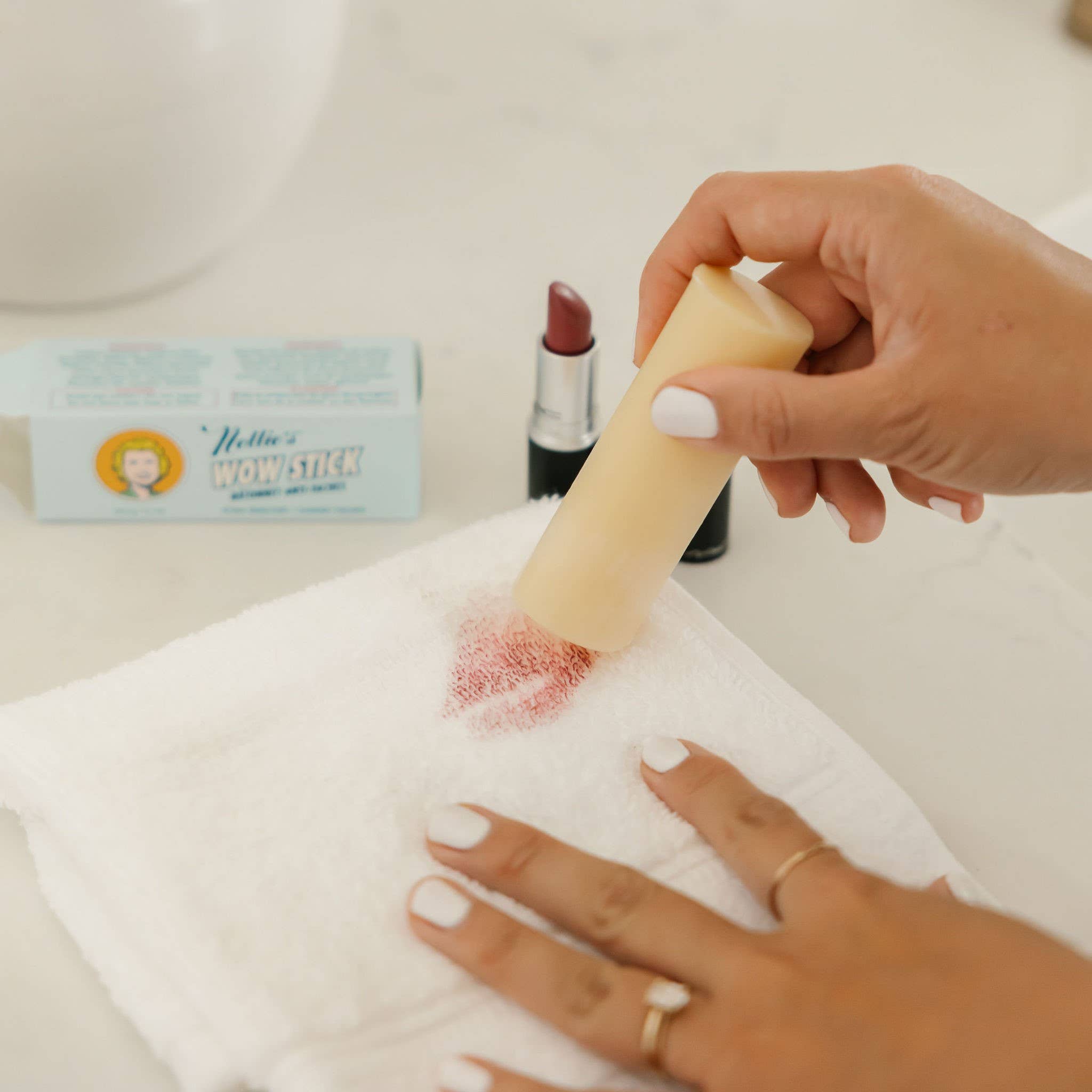Fabric Stain Remover: Wow Stick